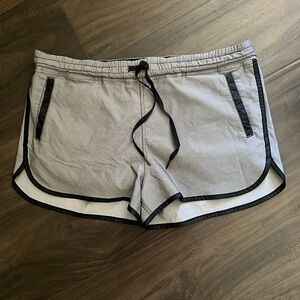 Lululemon size 10 shorts